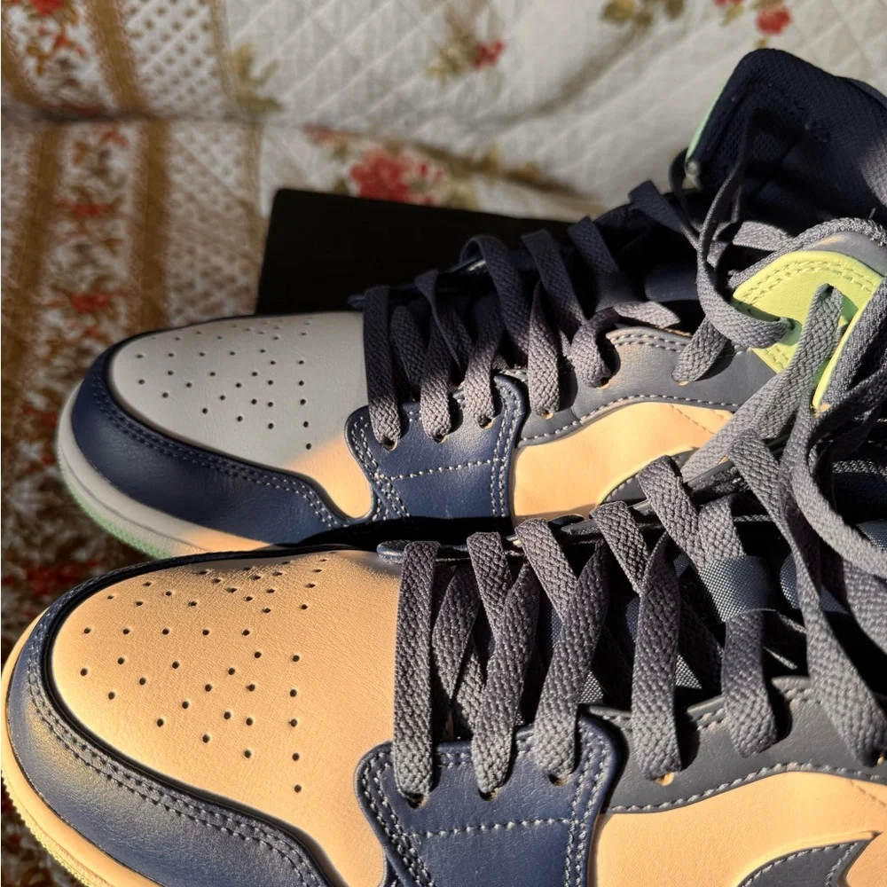 Air Jordan 1 Mid- Mystic Navy/Mint Foam White, Bleu Marine Mystic. Men’s 11 - Picture 2 of 9